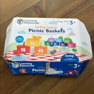 Sorting Surprise Picnic Baskets - Multicolor